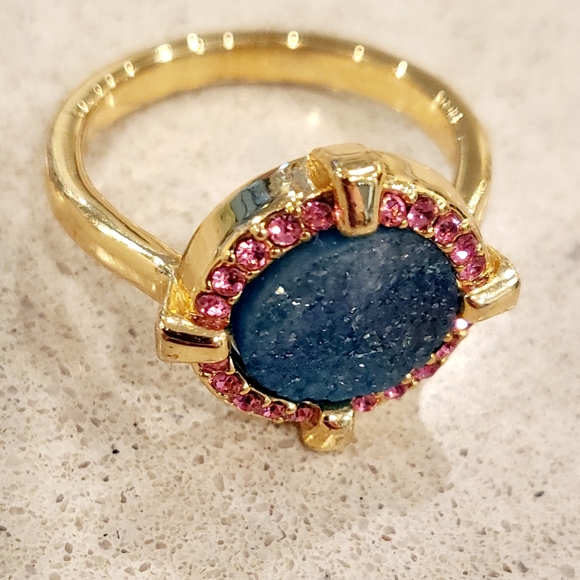 A gold-plated brass ring adorned with colorful semiprecious stones. - Picture 6 of 11